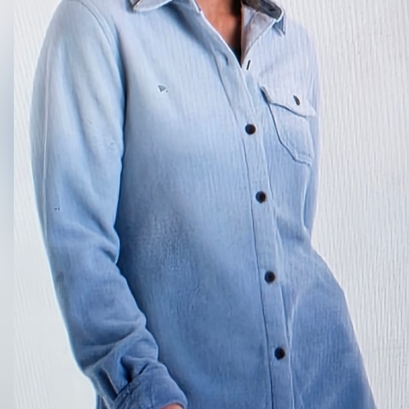Legendary Whitetails Blue Gradient Button Down Shirt - Picture 1 of 3